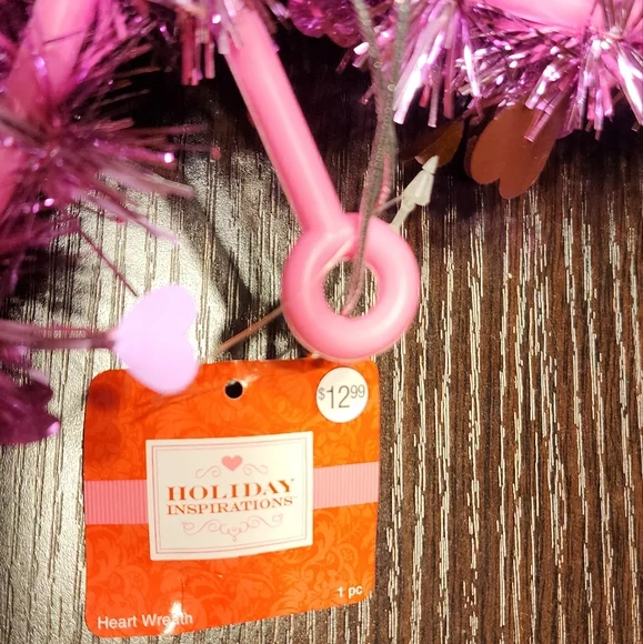 Pink heart-shaped tinsel wreath, 17" diameter, built-in hook, NEW! plastic frame - Picture 4 of 5